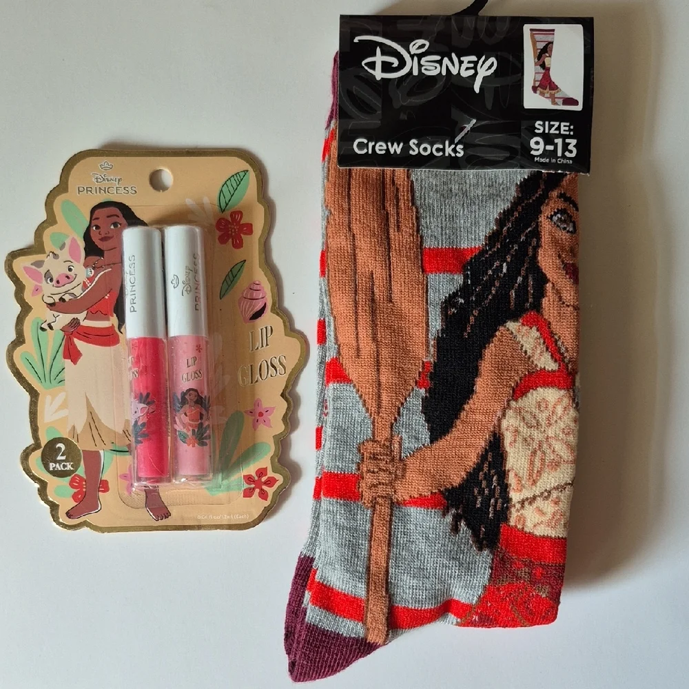 🔥🔥STEAL🔥🔥Disney Moana Crew Socks - Gray, Red, and Brown - Picture 1 of 6